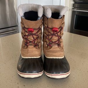 Kids Sorel Snow Boots, size 7, used good condition, Buff color